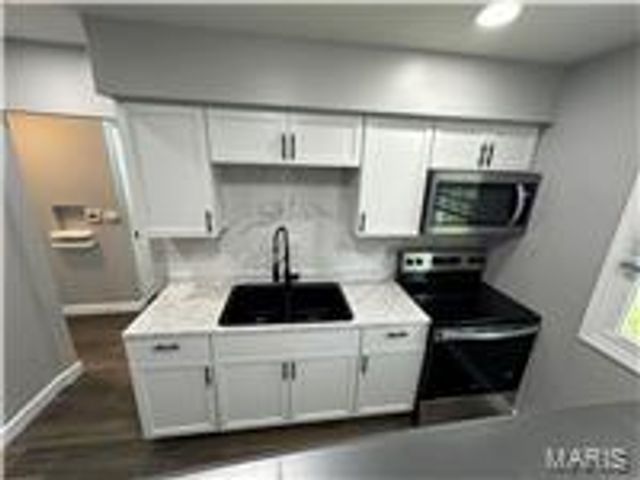 9343 Duenke Drive, St Louis, MO 63137