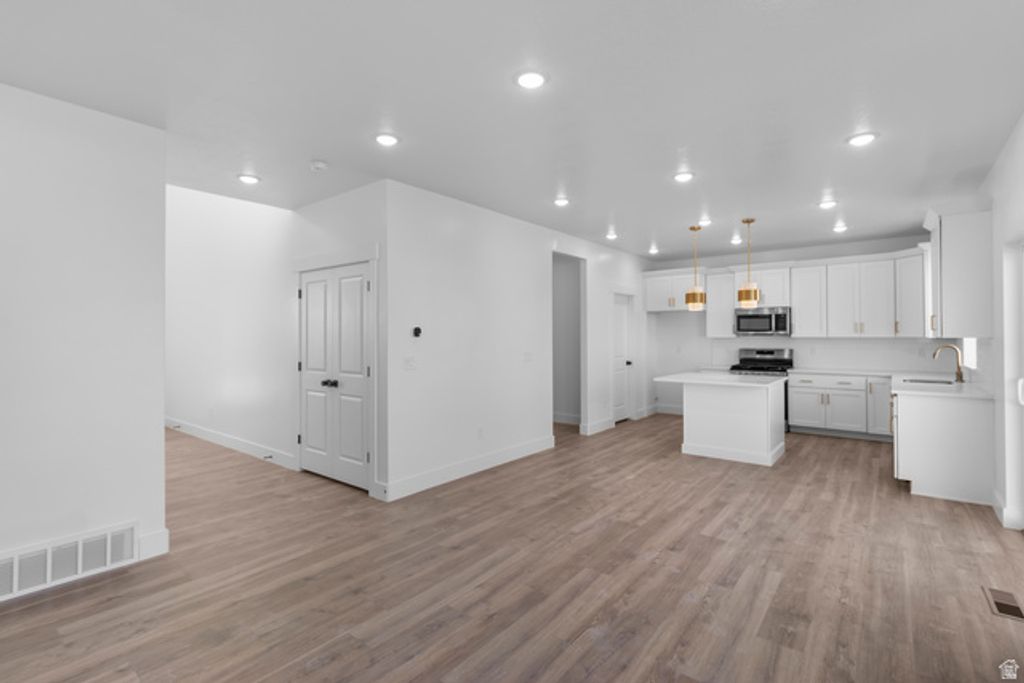 Image 3 of property listing at 2414 W SANTA FE DR, Mapleton, UT 84664