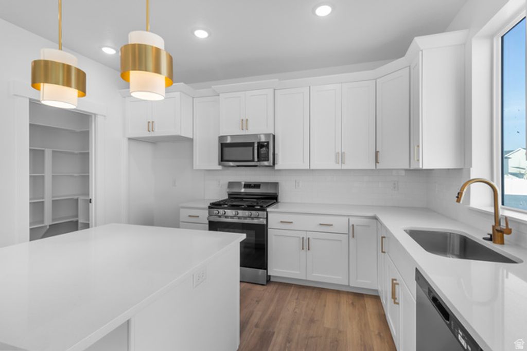 Image 4 of property listing at 2414 W SANTA FE DR, Mapleton, UT 84664