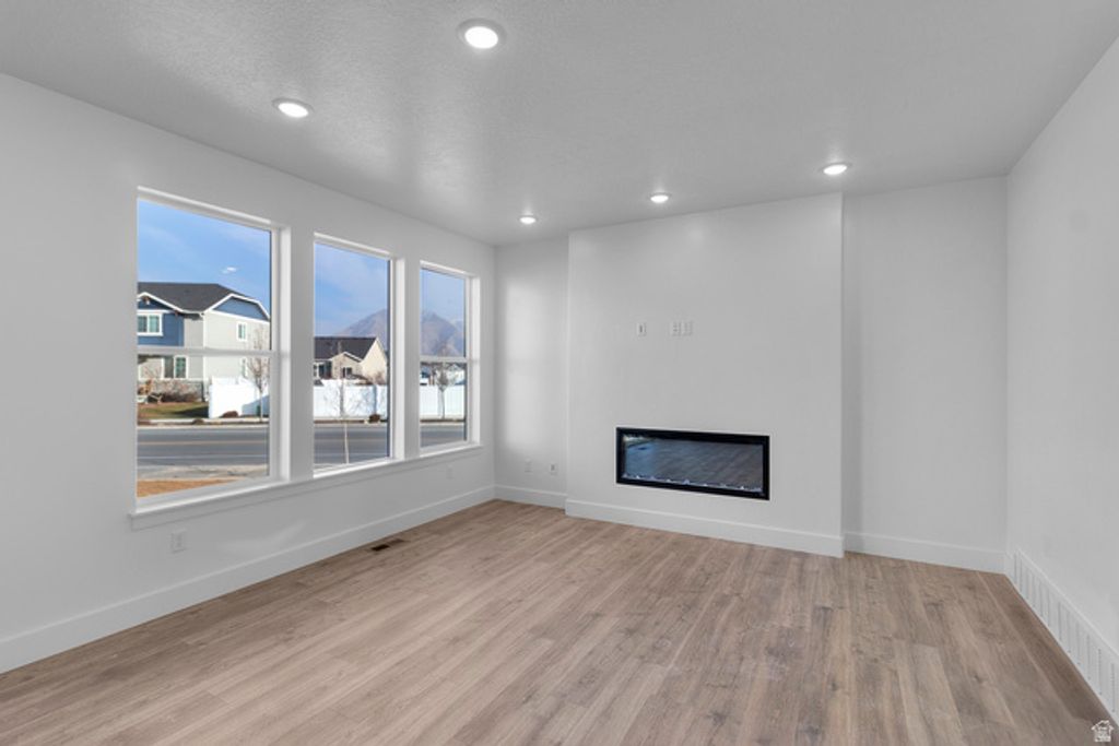 Image 6 of property listing at 2414 W SANTA FE DR, Mapleton, UT 84664