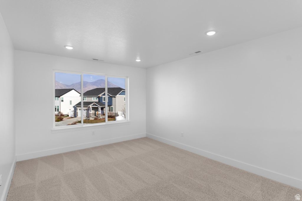 Image 8 of property listing at 2414 W SANTA FE DR, Mapleton, UT 84664