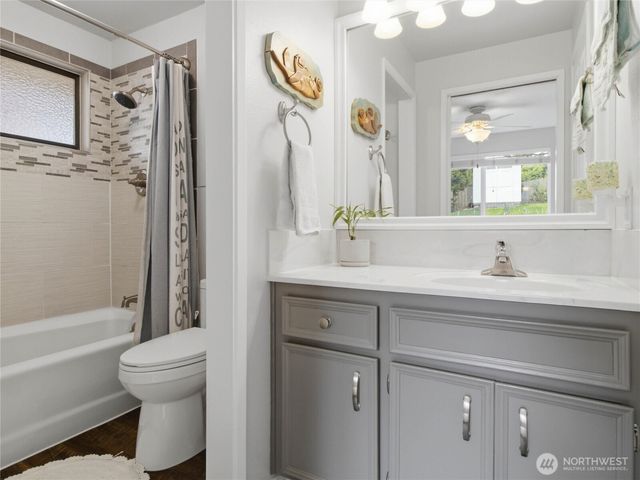 2012 Lincoln Circle Circle SE, Renton, WA 98055