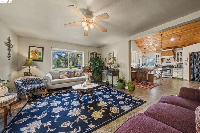 6145 Swiss Ranch Rd, Mountain Ranch, CA 95246