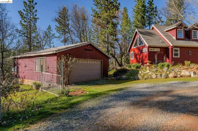 6145 Swiss Ranch Rd, Mountain Ranch, CA 95246