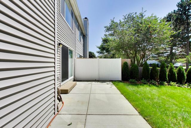 1325 Newport Street, Mundelein, IL 60060