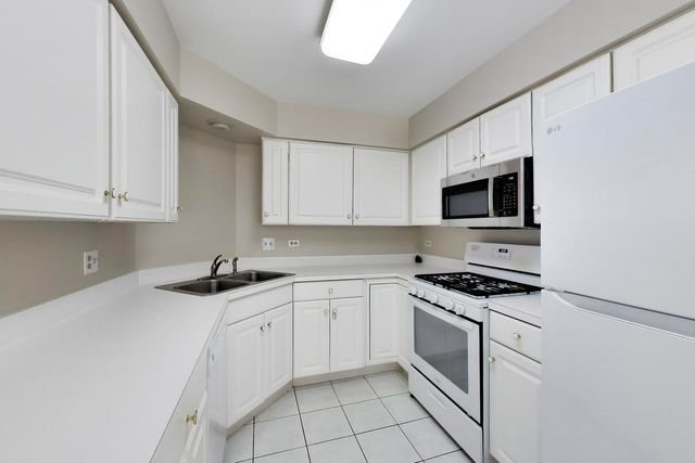 1325 Newport Street, Mundelein, IL 60060