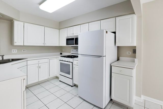 1325 Newport Street, Mundelein, IL 60060