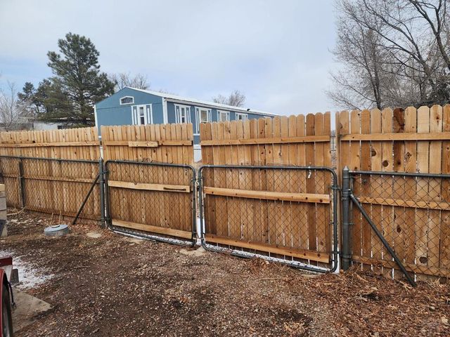 341 E Stanley Dr, Pueblo West, CO 81007