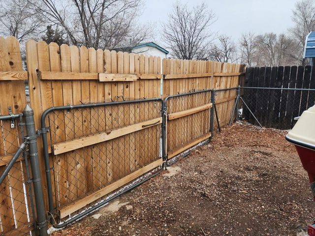 341 E Stanley Dr, Pueblo West, CO 81007