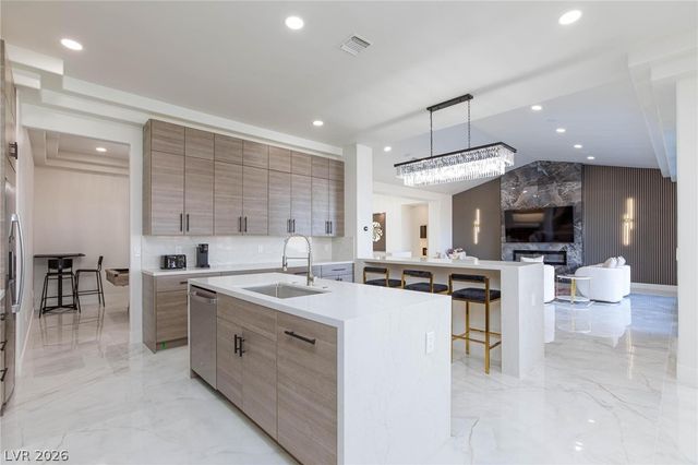6525 Ponderosa Way, Las Vegas, NV 89118