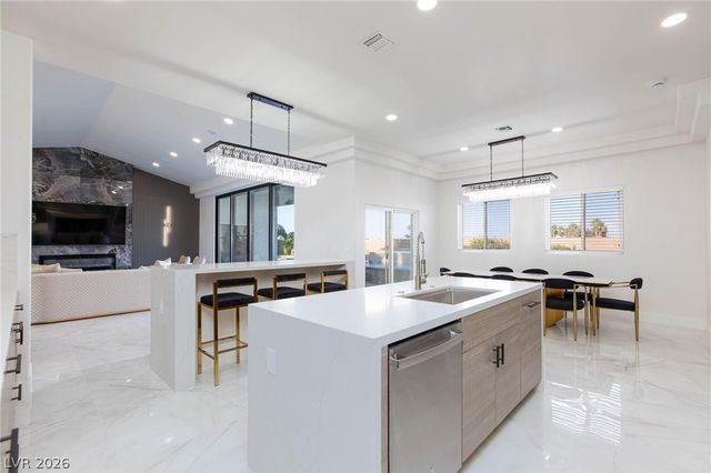 6525 Ponderosa Way, Las Vegas, NV 89118