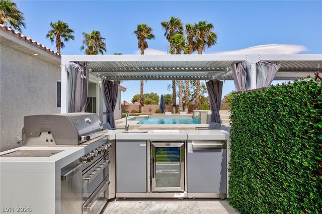 6525 Ponderosa Way, Las Vegas, NV 89118