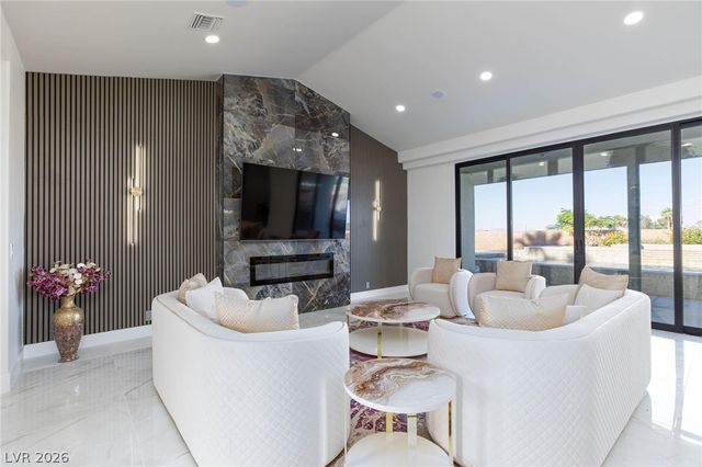 6525 Ponderosa Way, Las Vegas, NV 89118
