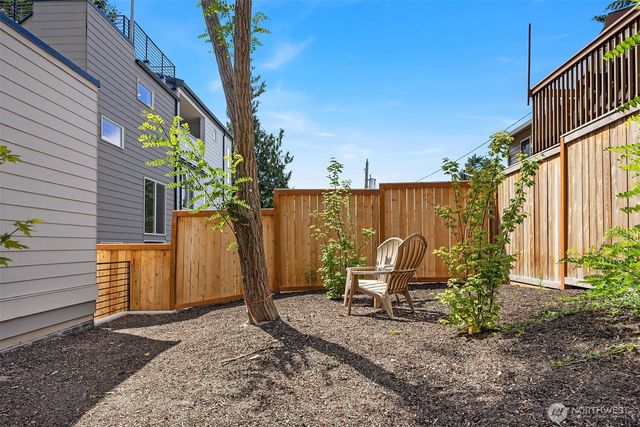 1502 N 100th Street, Seattle, WA 98133