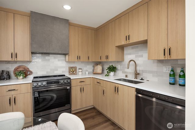 1502 N 100th Street, Seattle, WA 98133