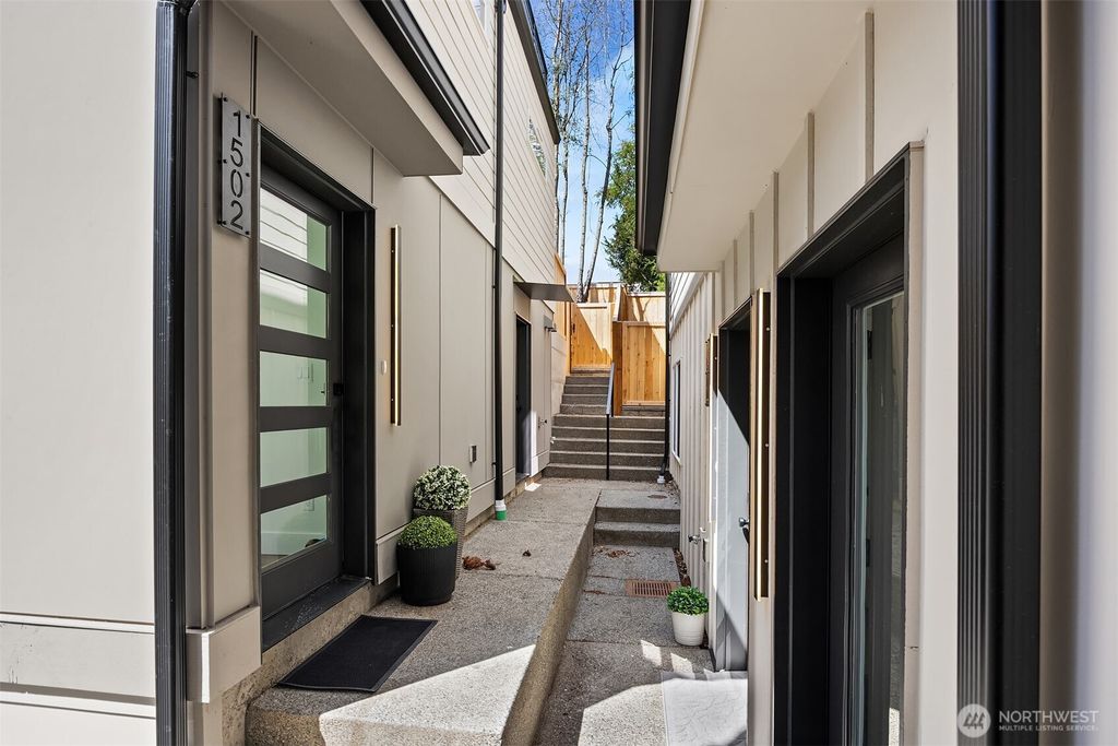 1502 N 100th Street, Seattle, WA 98133