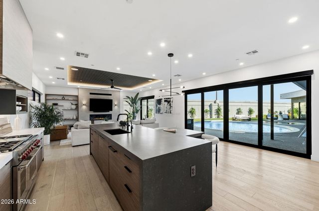 1831 E PALMAIRE Avenue, Phoenix, AZ 85020