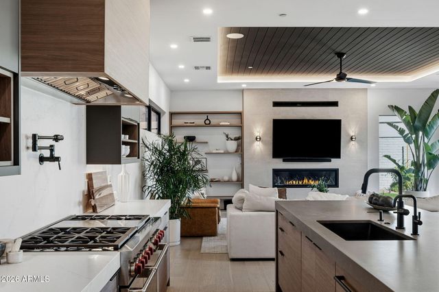 1831 E PALMAIRE Avenue, Phoenix, AZ 85020