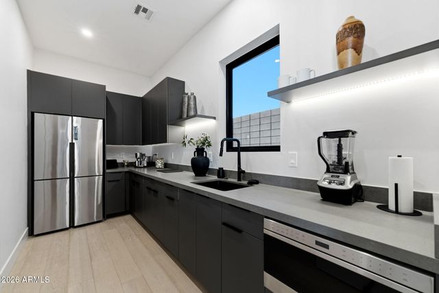 1831 E PALMAIRE Avenue, Phoenix, AZ 85020