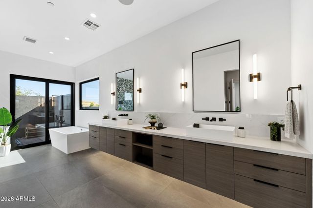 1831 E PALMAIRE Avenue, Phoenix, AZ 85020