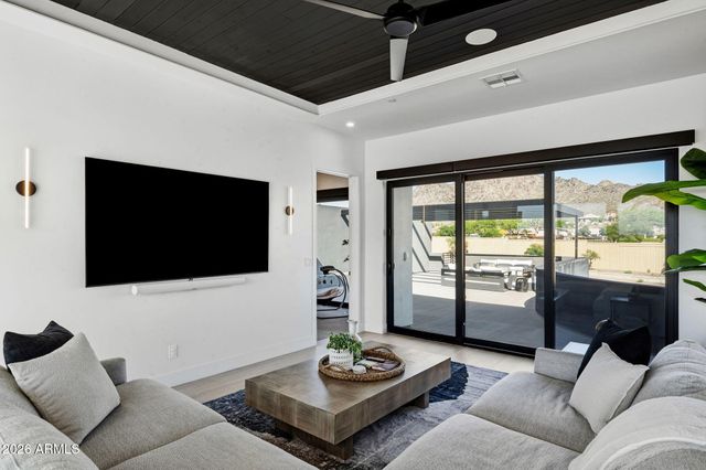 1831 E PALMAIRE Avenue, Phoenix, AZ 85020