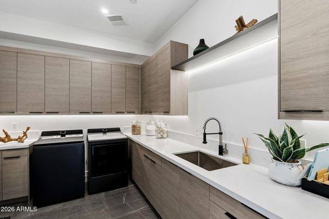 1831 E PALMAIRE Avenue, Phoenix, AZ 85020