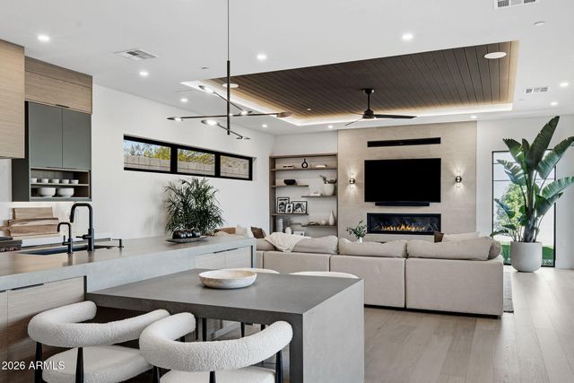 1831 E PALMAIRE Avenue, Phoenix, AZ 85020