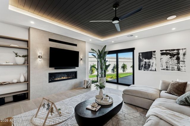 1831 E PALMAIRE Avenue, Phoenix, AZ 85020