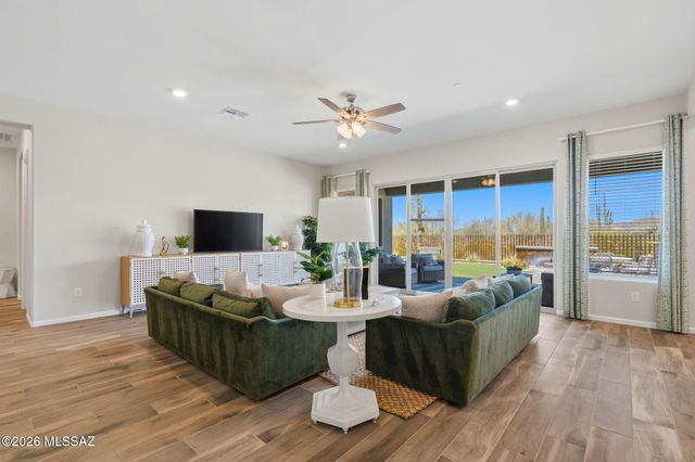 6560 W Winding Knoll Place, Marana, AZ 85658