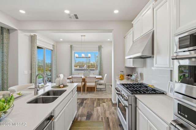 6560 W Winding Knoll Place, Marana, AZ 85658