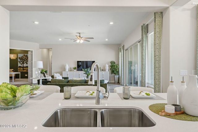 6560 W Winding Knoll Place, Marana, AZ 85658
