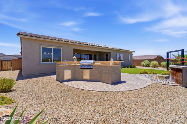 6560 W Winding Knoll Place, Marana, AZ 85658