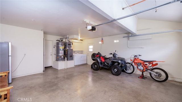 13619 W Constitution Way, Fontana, CA 92336