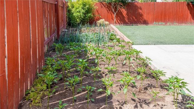 13619 W Constitution Way, Fontana, CA 92336