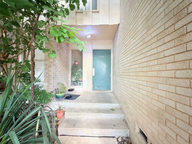 980 S Weatherred Drive A, Richardson, TX 75080