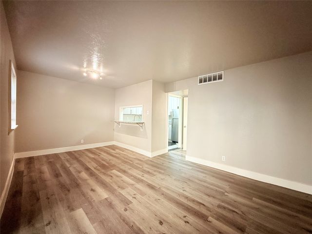 980 S Weatherred Drive A, Richardson, TX 75080