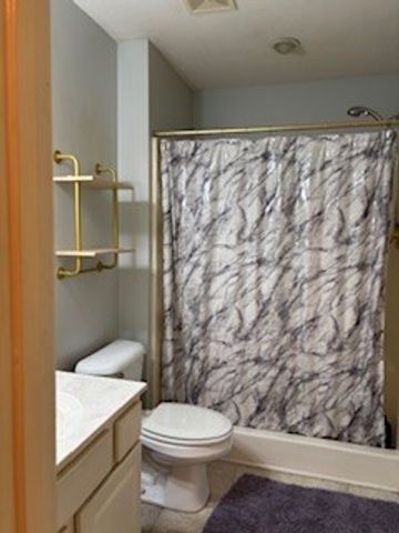 280 Lake Chateau Dr, Hermitage, TN 37076