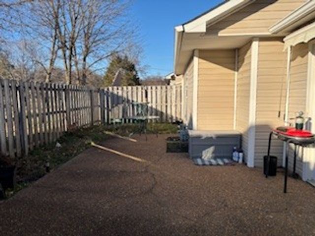 280 Lake Chateau Dr, Hermitage, TN 37076