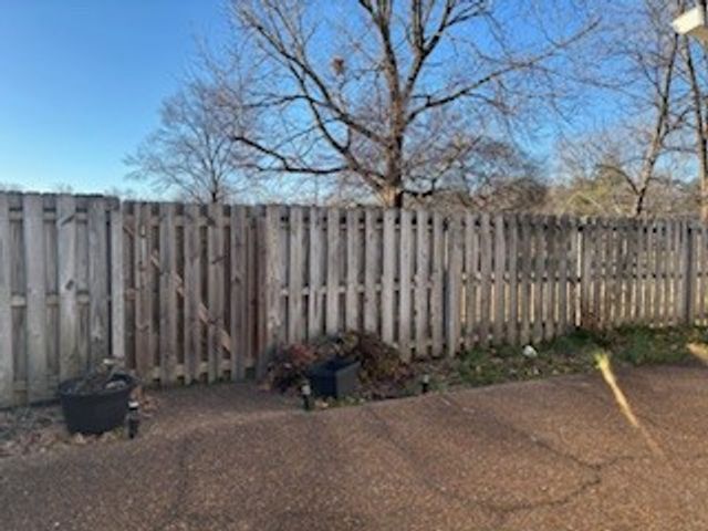 280 Lake Chateau Dr, Hermitage, TN 37076