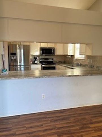 280 Lake Chateau Dr, Hermitage, TN 37076