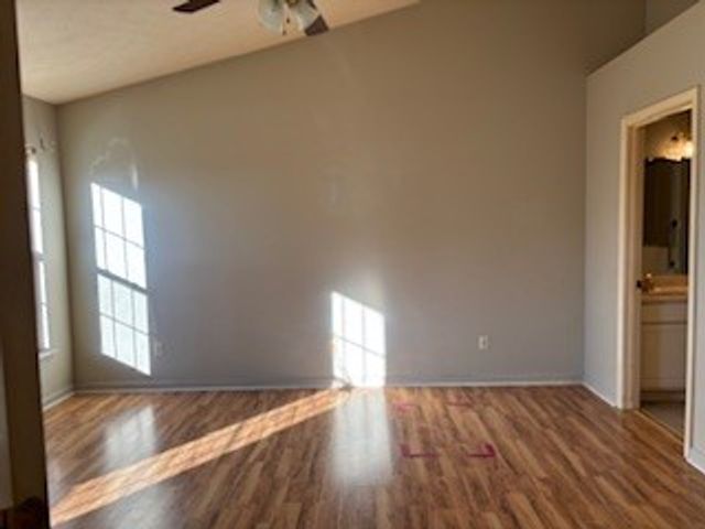 280 Lake Chateau Dr, Hermitage, TN 37076