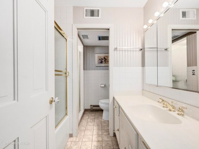 116 Rivershire Lane, Lincolnshire, IL 60069