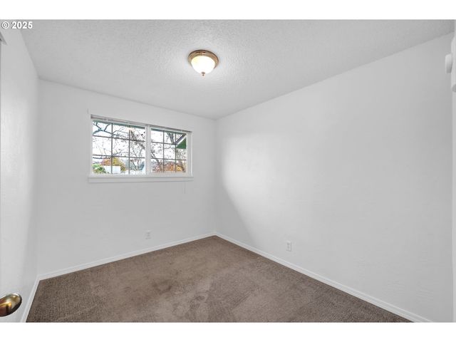 3929 BURLWOOD St, Eugene, OR 97404