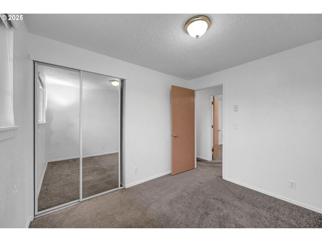 3929 BURLWOOD St, Eugene, OR 97404