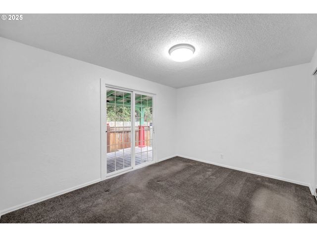 3929 BURLWOOD St, Eugene, OR 97404