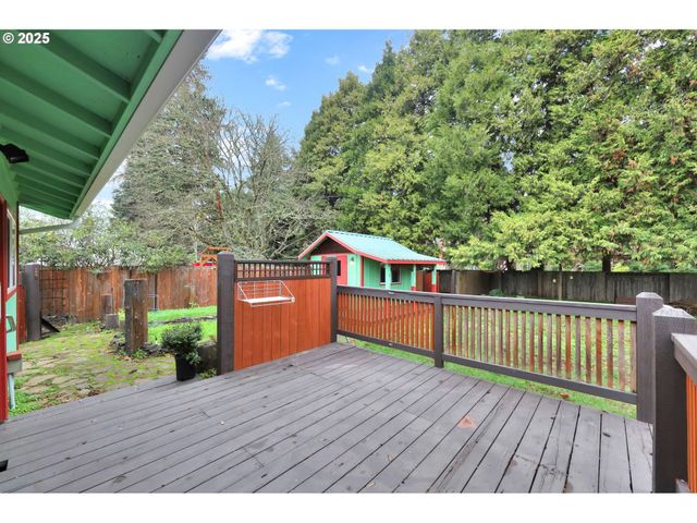 3929 BURLWOOD St, Eugene, OR 97404