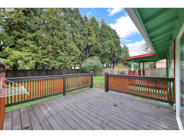 3929 BURLWOOD St, Eugene, OR 97404