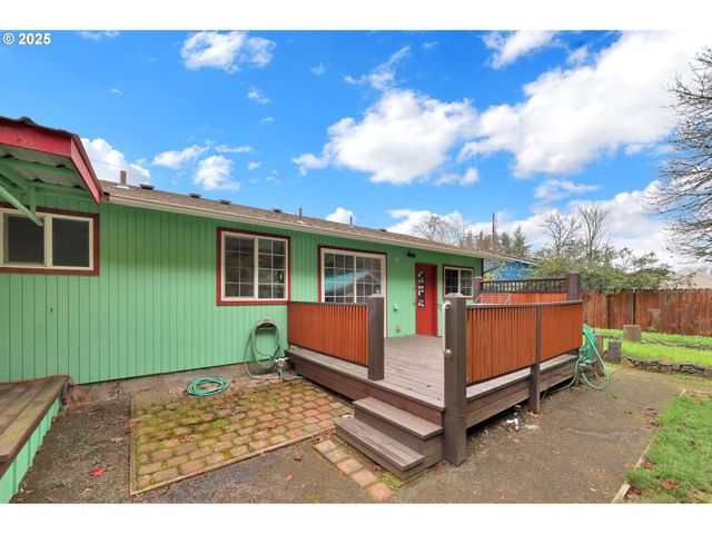 3929 BURLWOOD St, Eugene, OR 97404