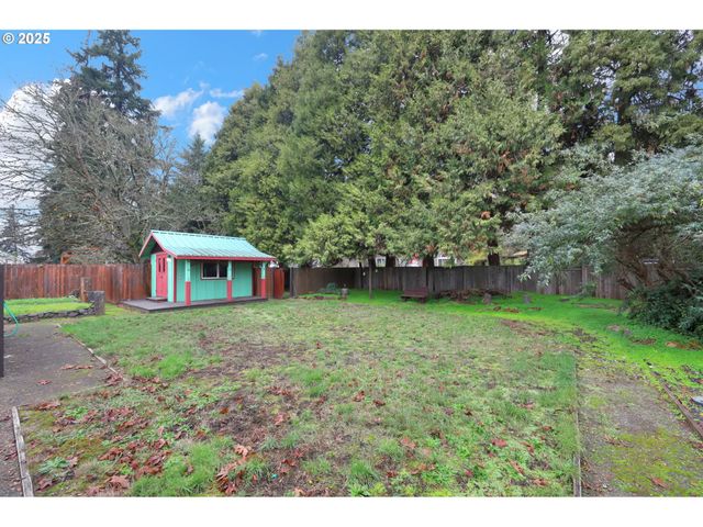 3929 BURLWOOD St, Eugene, OR 97404
