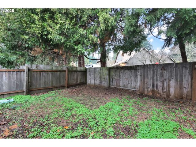 3929 BURLWOOD St, Eugene, OR 97404